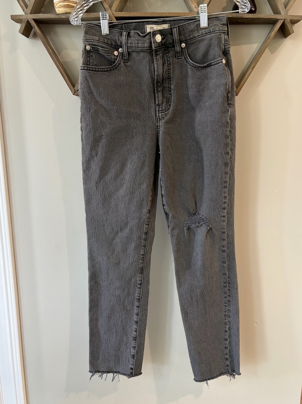 Madewell The Perfect Vintage Jeans grey wash distressed raw hem. Size 25.